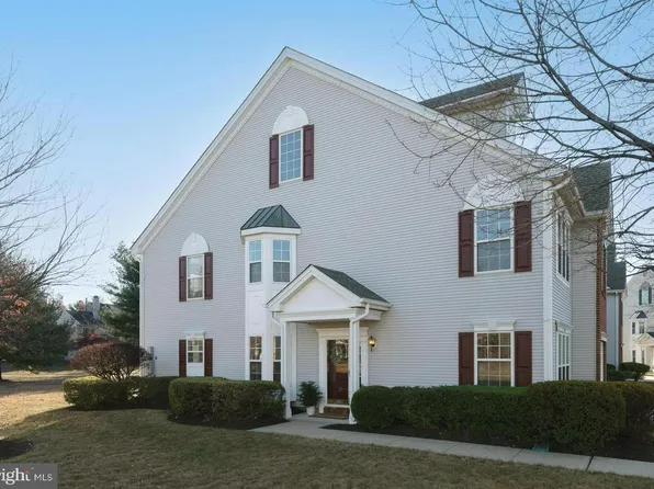 27 William Penn Cir, Medford, NJ 08055