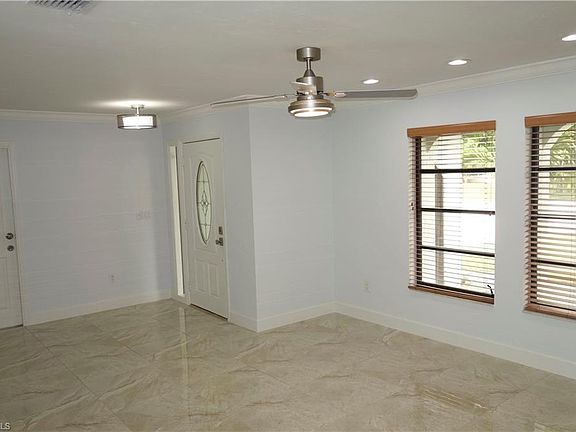 4th image of 531 SE 20th Ct