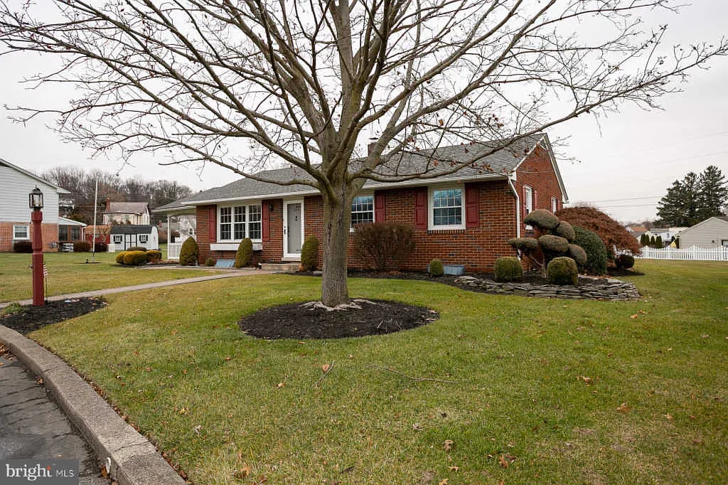 305 Reeser St photo 1
