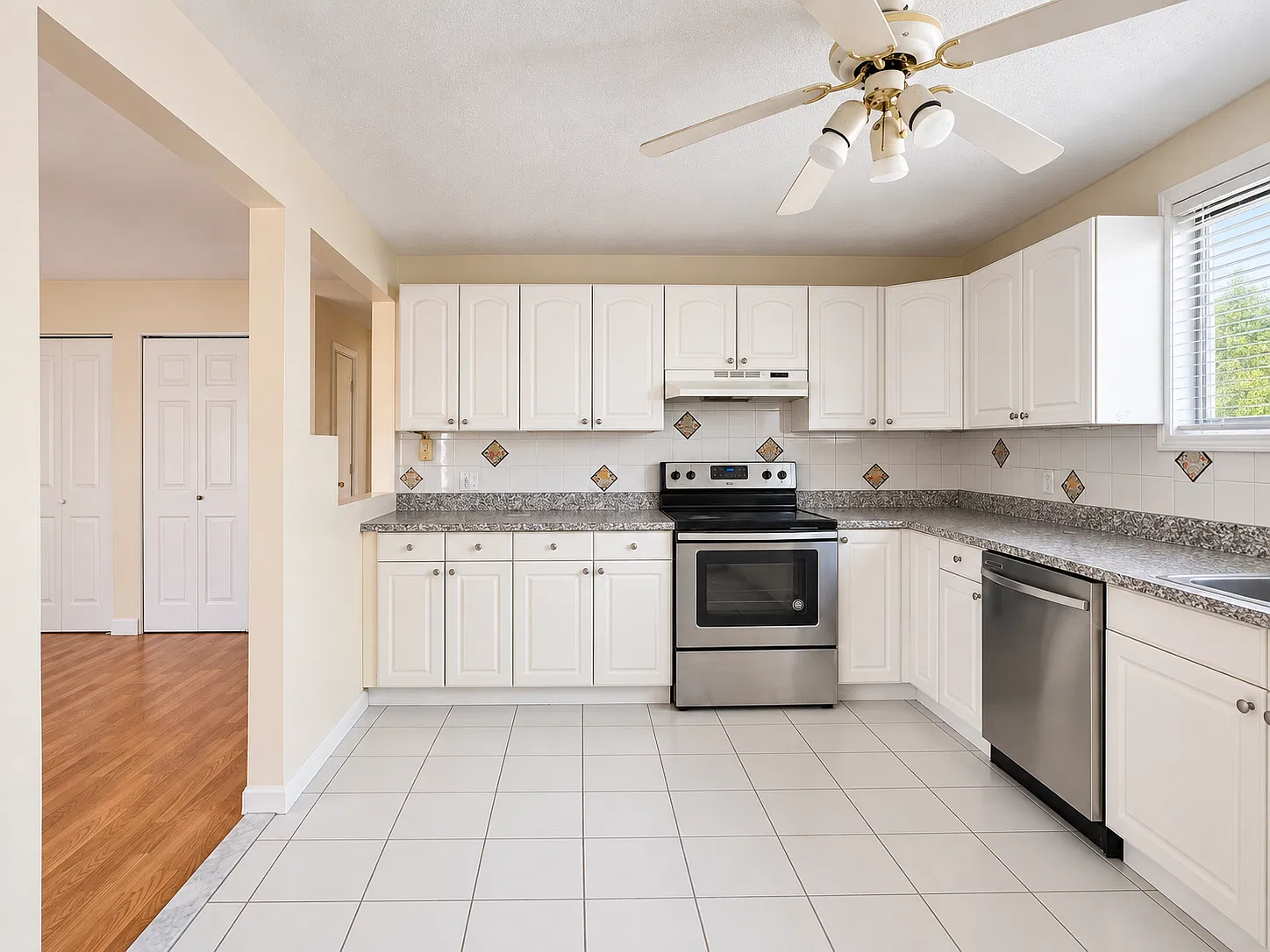 2 bed, 1200 sqft, $2,600 — Photo 4
