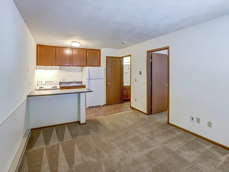 Oak Hill Apartments- Hill Ave. — Photo 15