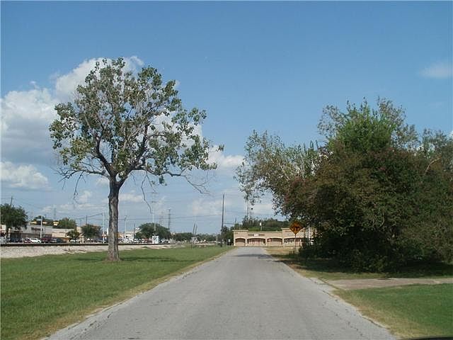 2nd image of 11008 Palestine St