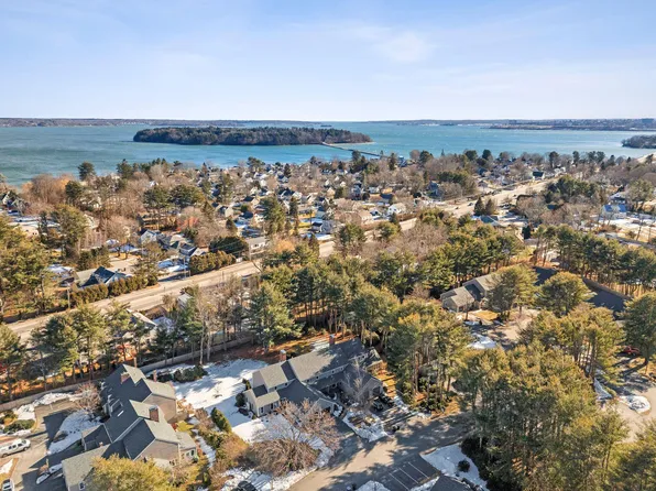 10 Foreside Common Road #10, Falmouth, ME 04105