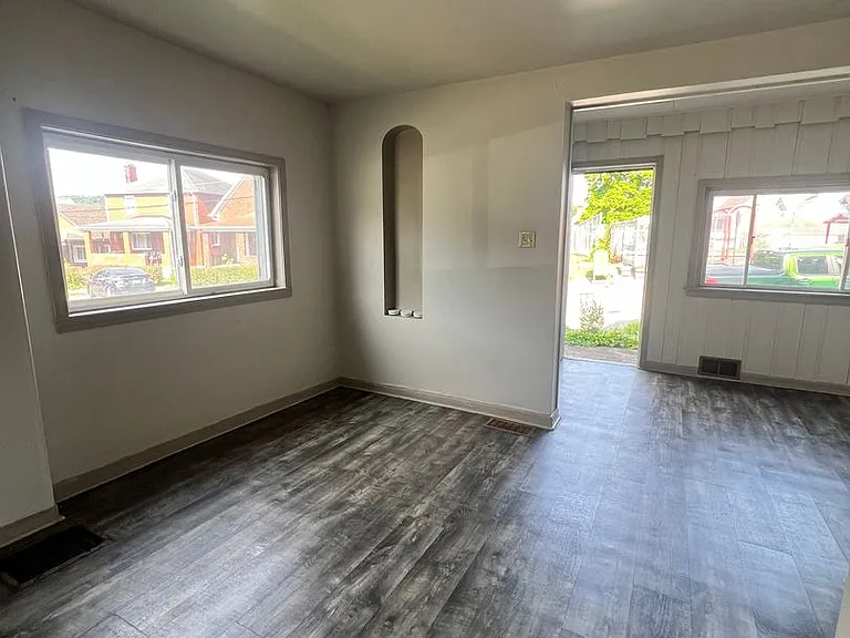 302 Fairmont Ave — Photo 3