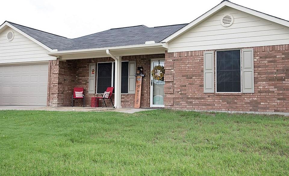 1st image of 207 Oakwood Dr