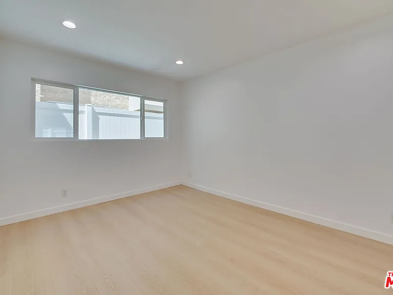1021 N Genesee Ave #4 — Photo 7