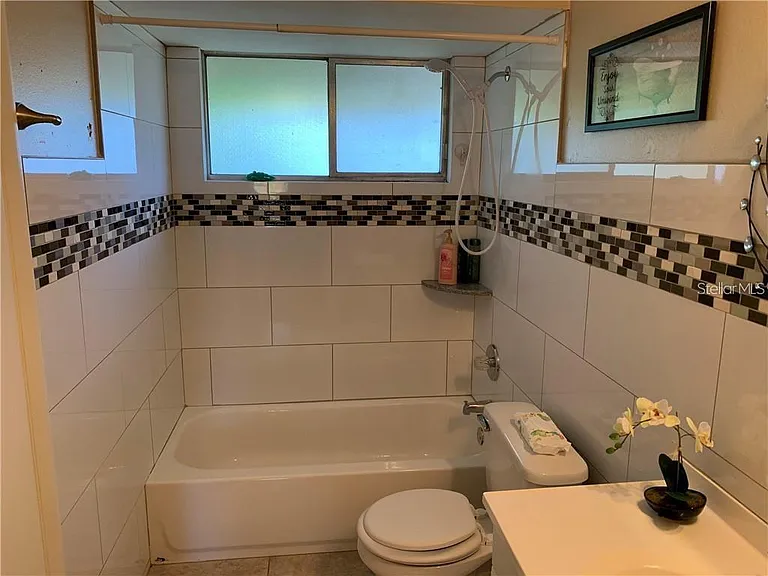 913 Buck Ct — Photo 6
