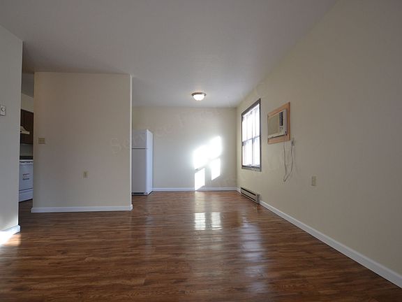3rd image of 404 Hillcrest Dr #14