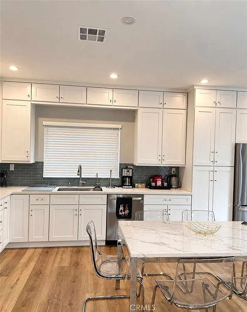 2 bed, 2.0 bath, 900 sqft, $3,500 — Photo 4