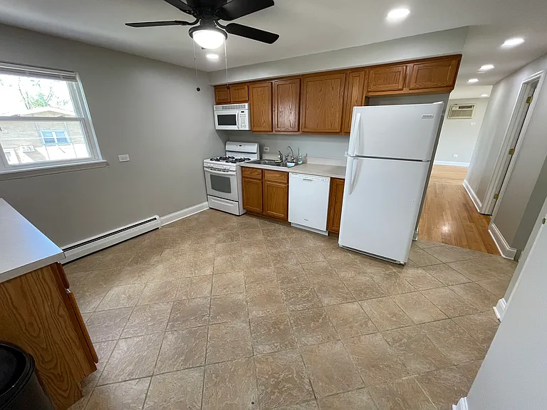 6958 W 65th St #3C — Photo 11