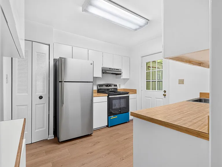 225 Harvest Dr — Photo 16