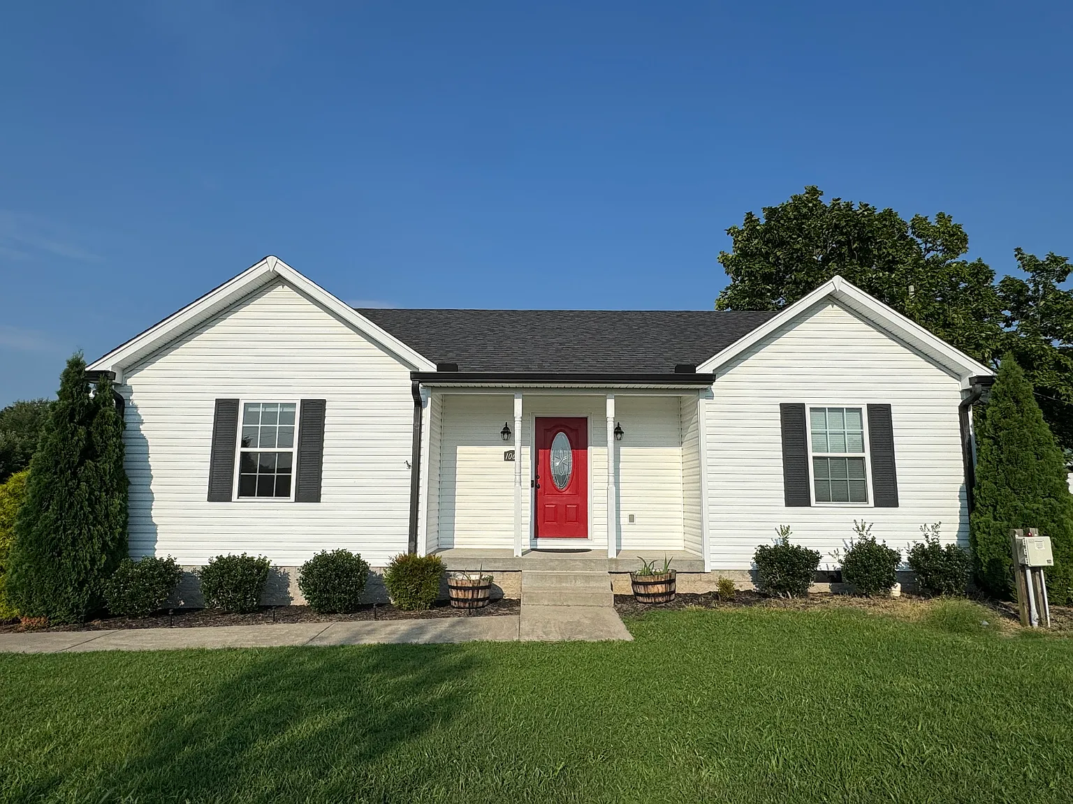 3 bed, 1300 sqft, $2,095 — Photo 1