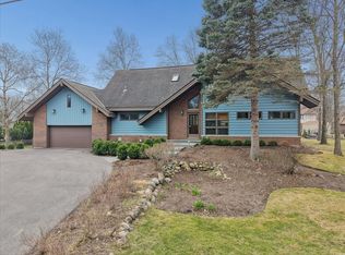 131 W Everett Rd, Lake Forest, IL 60045