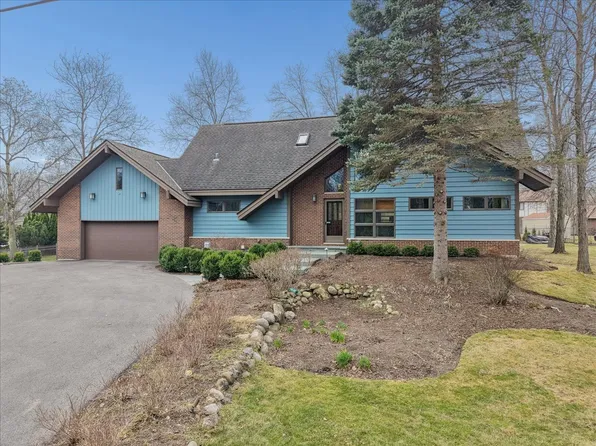 131 W Everett Rd, Lake Forest, IL 60045