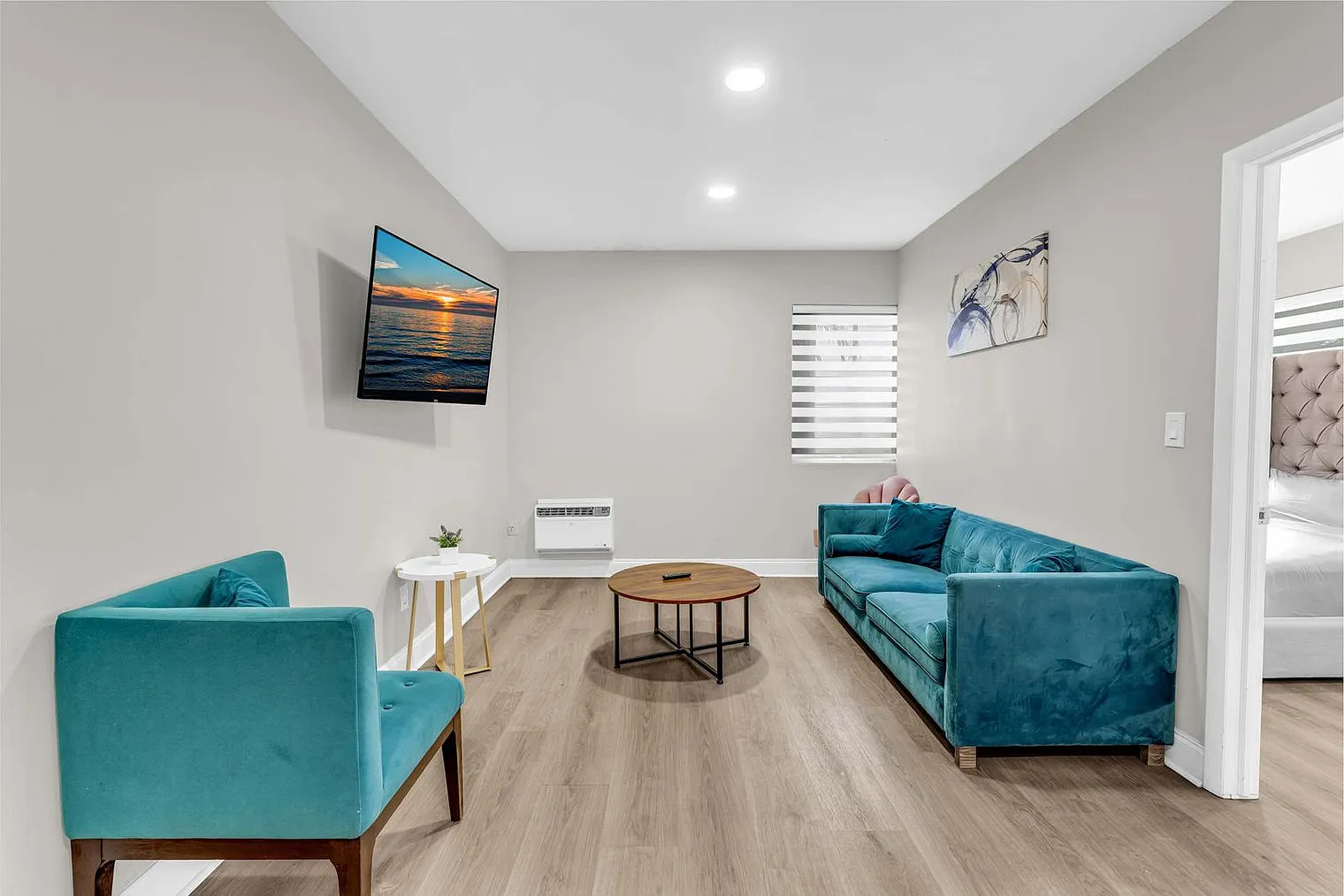 2 bed, 1.0 bath, 990 sqft, $4,924 — Photo 1