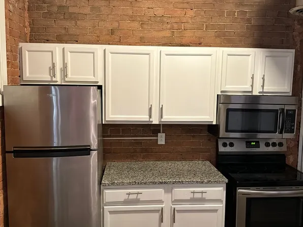 The Berg, 246 W 3rd St #205, Davenport, IA 52801