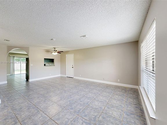 3rd image of 6141 Arcade Ct