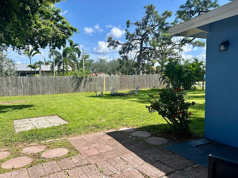 7119 Emily Dr — Photo 32