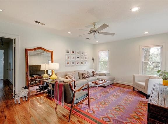 3rd image of 1707 Meadowbrook Dr
