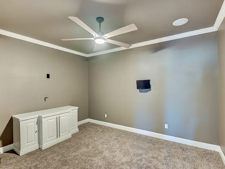 555 Canterbury Ln — Photo 22