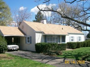 100 Lebbie Ln, Fairless Hills, PA 19030