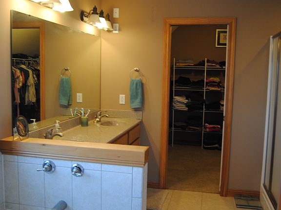 Master BA and walk-in closet