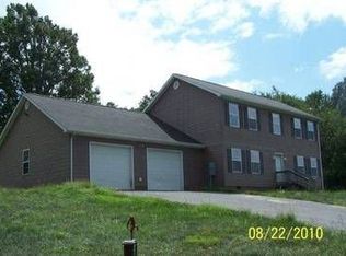 166 Crossing Ln, Staunton, VA 24401