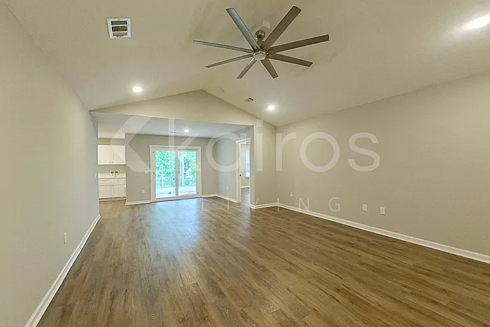 132 Cottage Grove Rd — Photo 4