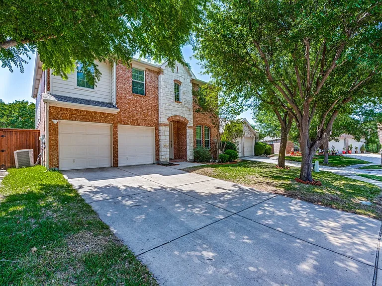 3808 Oakhurst Ln — Photo 2