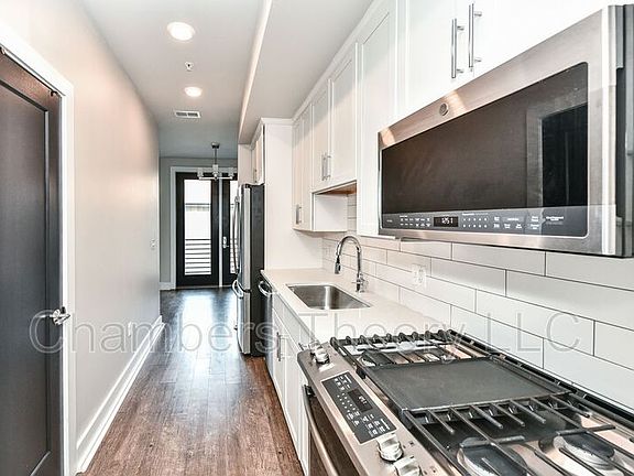 3rd image of 1800 Mount Vernon Ave #208
