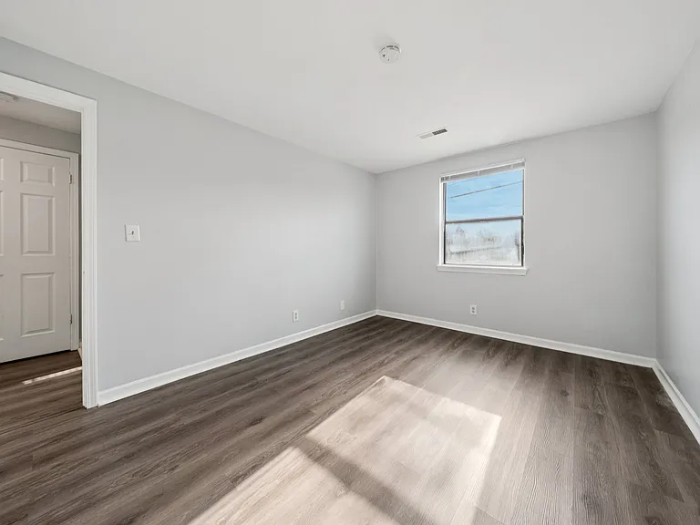 Manhattan Square Apartments — Photo 39