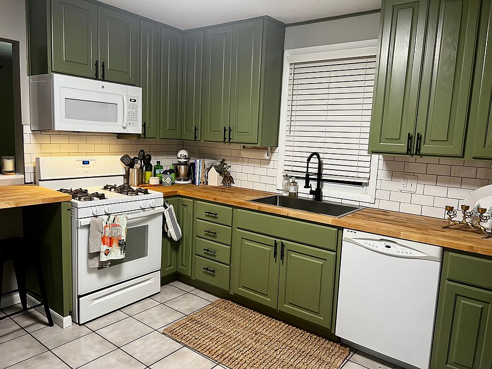 1st image of 3628 Vineyard Ave NE