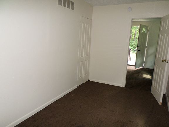 5th image of 2296 Holly Rd