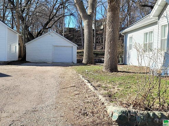 3rd image of 2910 Garretson Ave