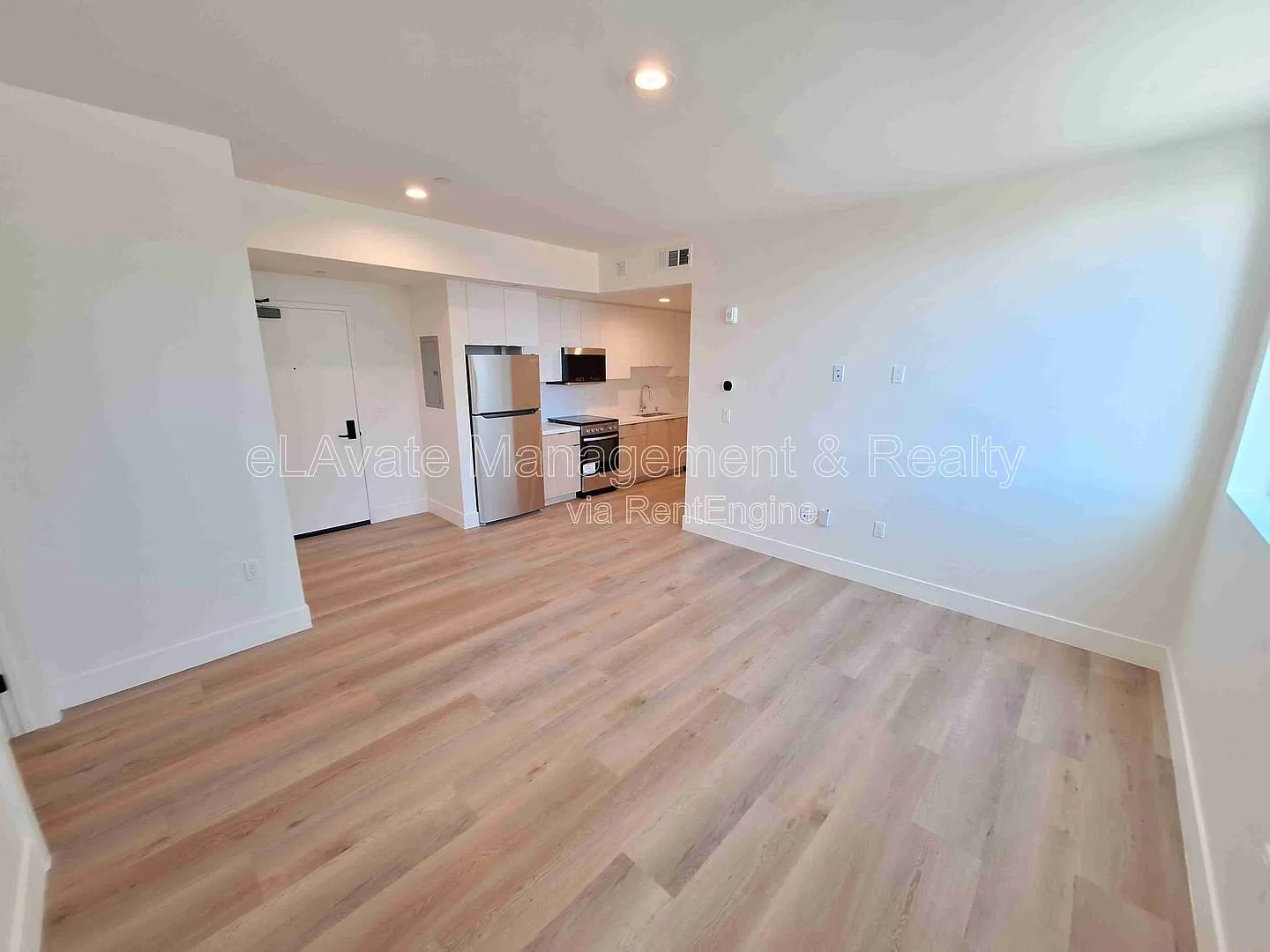 2 bed, 1.0 bath, $3,256 — Photo 2