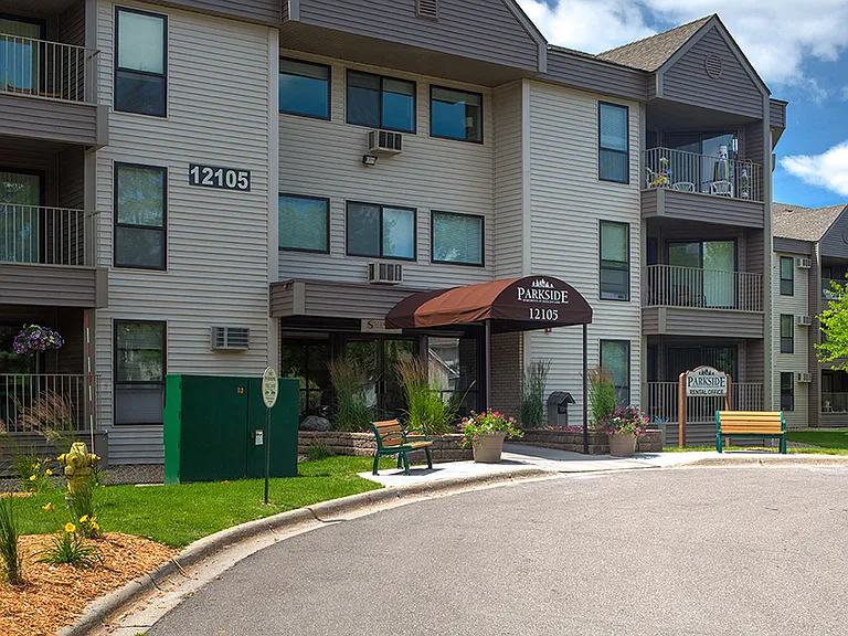 Parkside at Medicine Lake — Photo 16