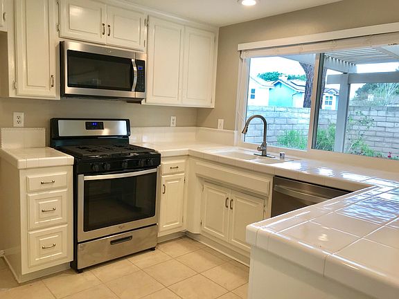 3rd image of 804 Calle Las Colinas