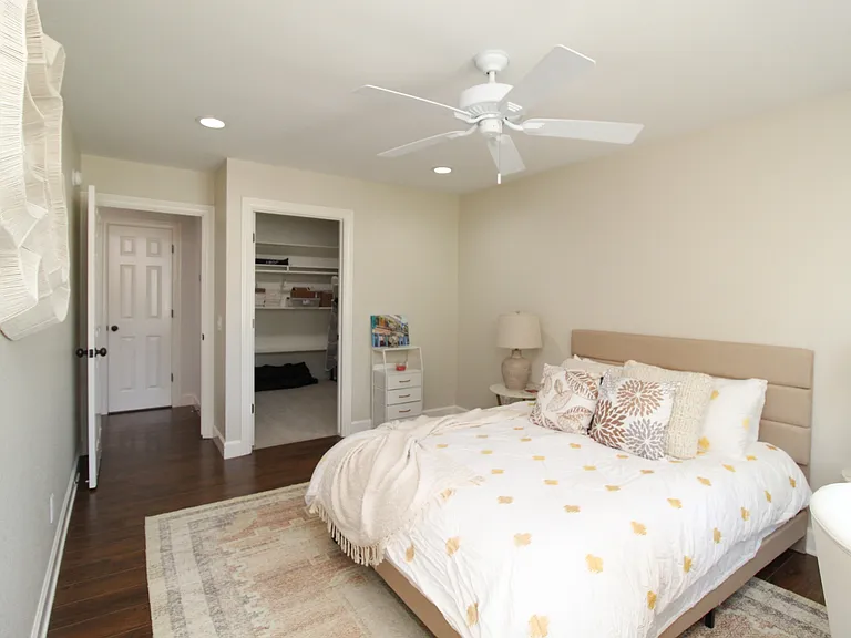 1401 NE Dysart Woods Ln — Photo 28