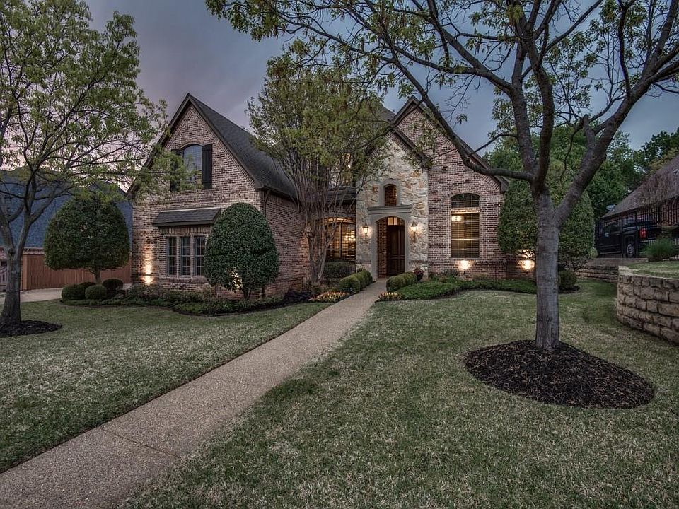 1st image of 214 Oaklawn Dr