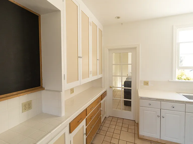 1105 S Cloverdale Ave — Photo 8