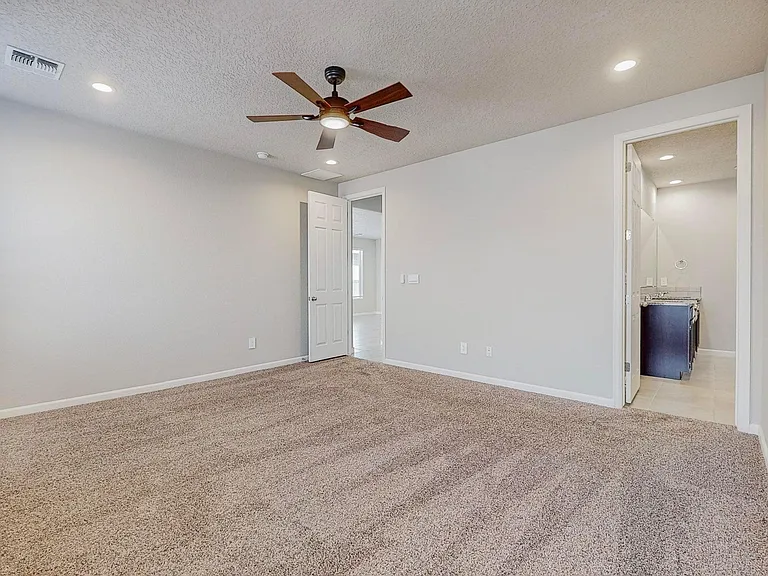 5950 Las Vacas Ct NE — Photo 37