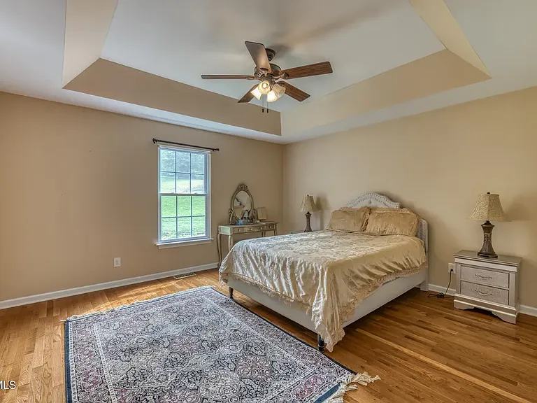 250 Bradford Ln — Photo 10