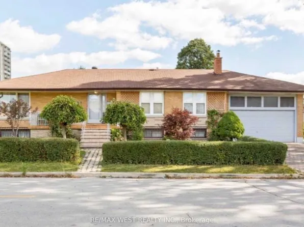 43 Playfair Ave, Toronto, ON M6B 2P7