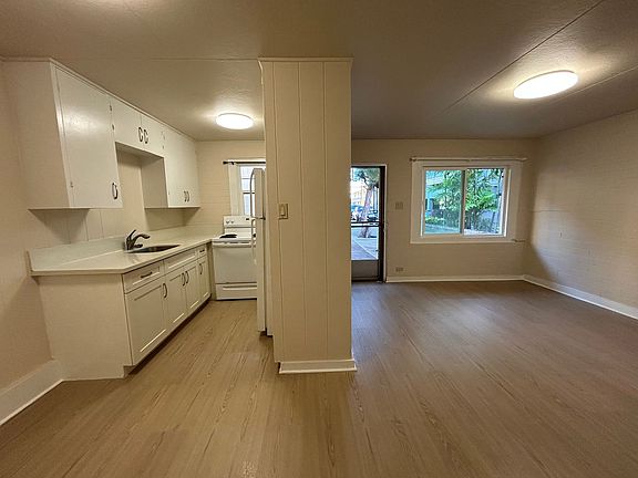 3rd image of 918 Wiliwili St APT B-1