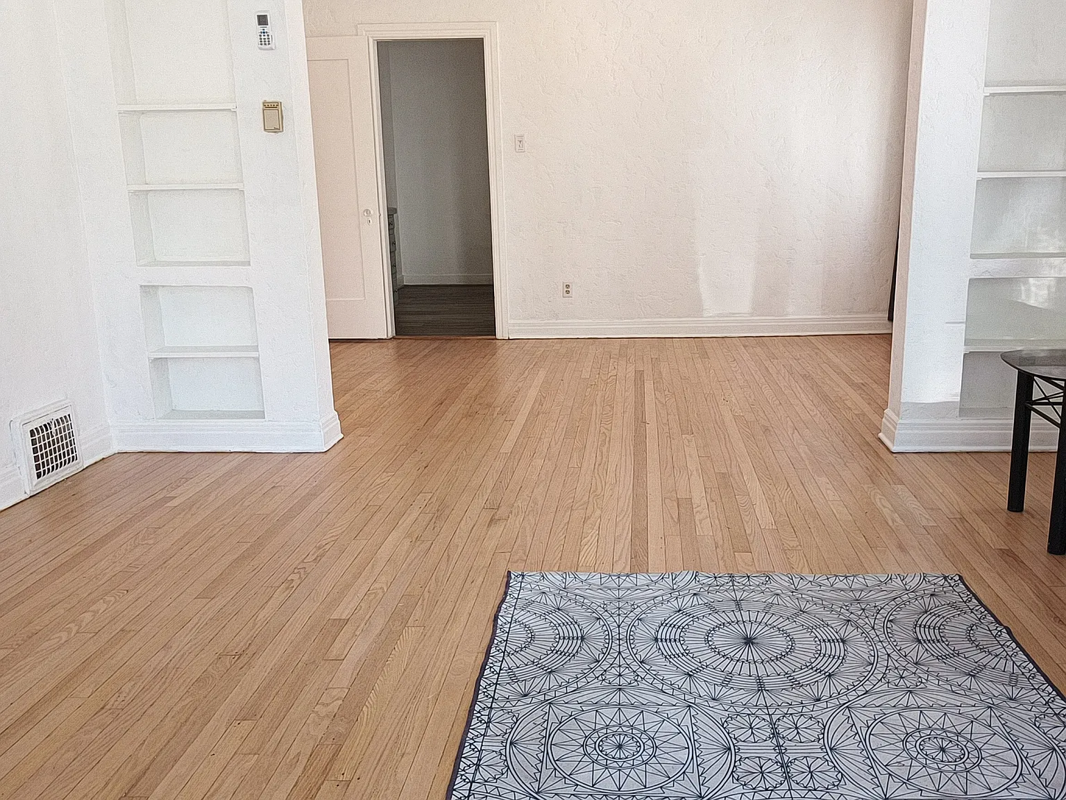 427 N Genesee Ave — Photo 2