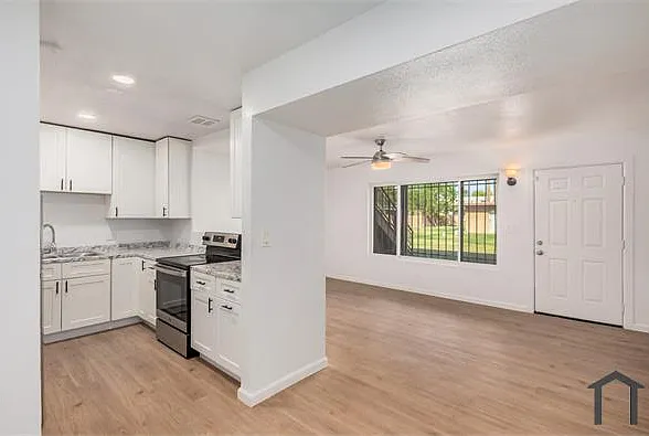 3 bed, 1036 sqft, $1,975 — Photo 1
