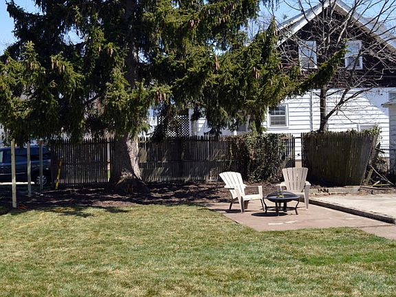 3rd image of 1406 Tamarack Ave NW