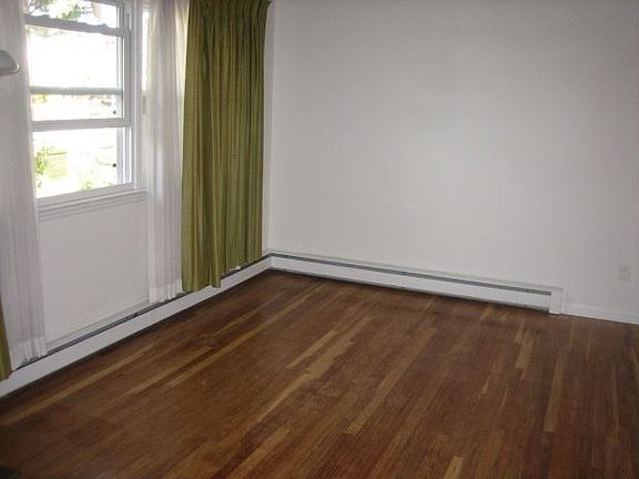 4th image of 135 Meadowood Dr