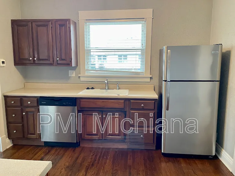 1226 E Madison St — Photo 16