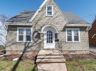 813 Manitowoc St, Menasha, WI 54952